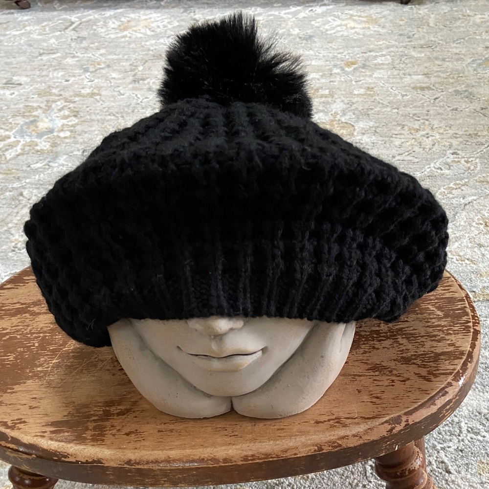 Black Knit Pom-Pom Beret
